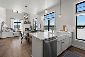 Interior - Egg Harbor Condo- new build, indoor pool and gym (Egg Harbor)