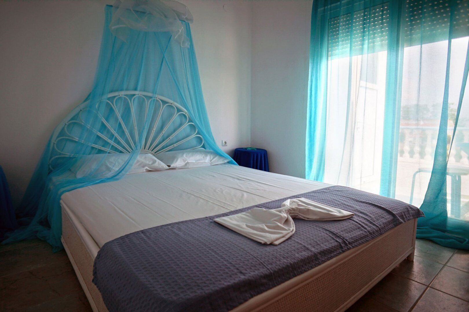 4 habitaciones, tabla de planchar con plancha, wifi y ropa de cama 