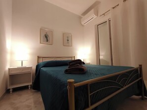 1 soverom, safe på rommet, skrivebord og strykejern/-brett