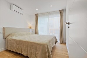 3 bedrooms, in-room safe, desk, iron/ironing board