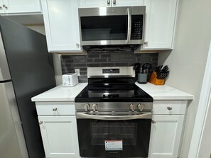 Micro-ondes, four, plaque de cuisson, lave-vaisselle