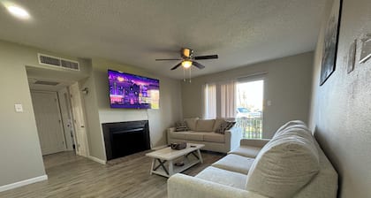 Glenmeadow Retreat 2BR Sleeps 6!