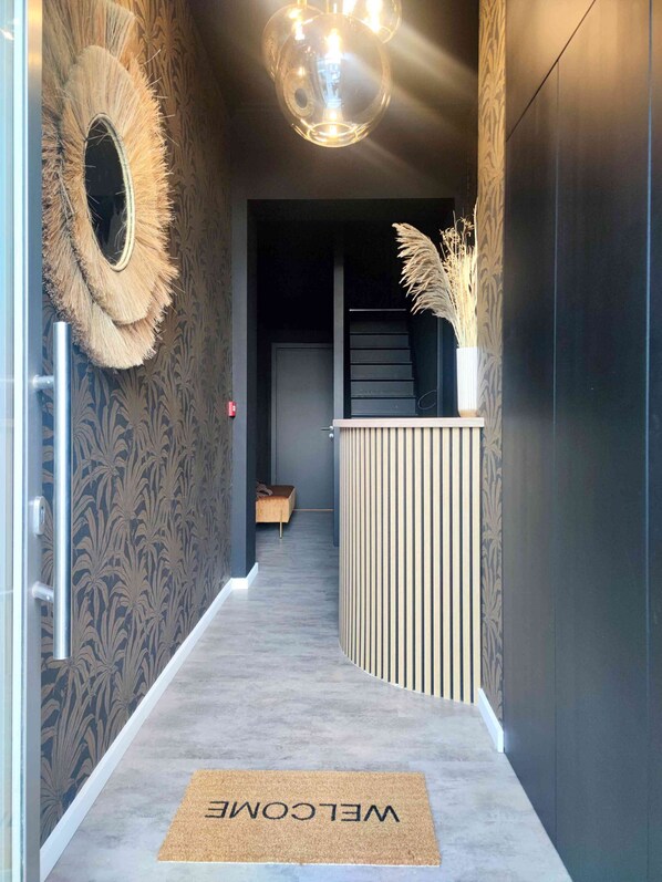 Lobby - Cozy 1-bedroom apartment in wonderful Saint-Ghislain with WiFi (Saint-Ghislain)