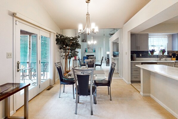 Dining - Serene Ocean Pines home w/private deck all-season room & fully stocked kitchen (Ocean Pines)