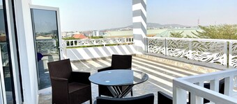 SUNRISE VIEW PENTHOUSE CONDO at UTAKO ABUJA. 24hrs LIT with AC, WIFI & KITCHEN