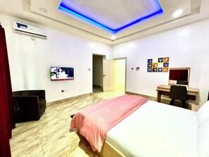 2 Schlafzimmer, Schreibtisch, Bügeleisen/Bügelbrett, kostenloses WLAN