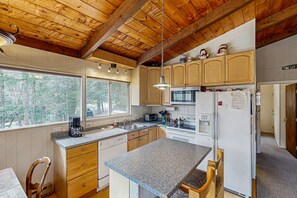 Køleskab, mikrobølgeovn, ovn, kogeplade