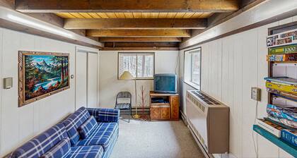 Cozy house w/ clubhouse heated pool, fireplace, balcony, jacuzzi, w/d, wifi