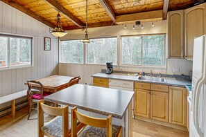 Køleskab, mikrobølgeovn, ovn, kogeplade