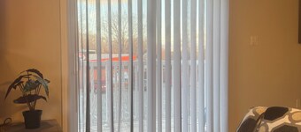 Luxurious 2 Bedroom with King and Queen bed and 1.5 Bathroom sleeps 6.