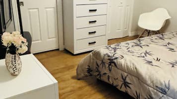 2 bedrooms, iron/ironing board, WiFi, bed sheets