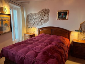 2 bedrooms, in-room safe, free WiFi, bed sheets