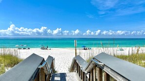 Una playa cerca