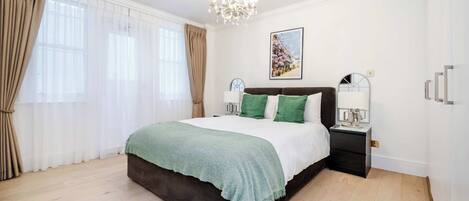 2 slaapkamers, een kluis op de kamer, een strijkplank/strijkijzer