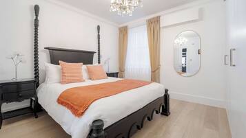 2 sovrum, vÀrdeförvaringsskÄp pÄ rummet och strykjÀrn/strykbrÀda