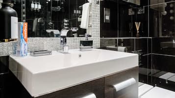 Dusch, miljövÀnliga toalettartiklar, hÄrtork och bidé