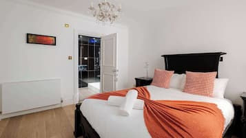 2 bedrooms, in-room safe, desk, iron/ironing board
