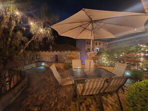 Basic Apartment | Outdoor dining