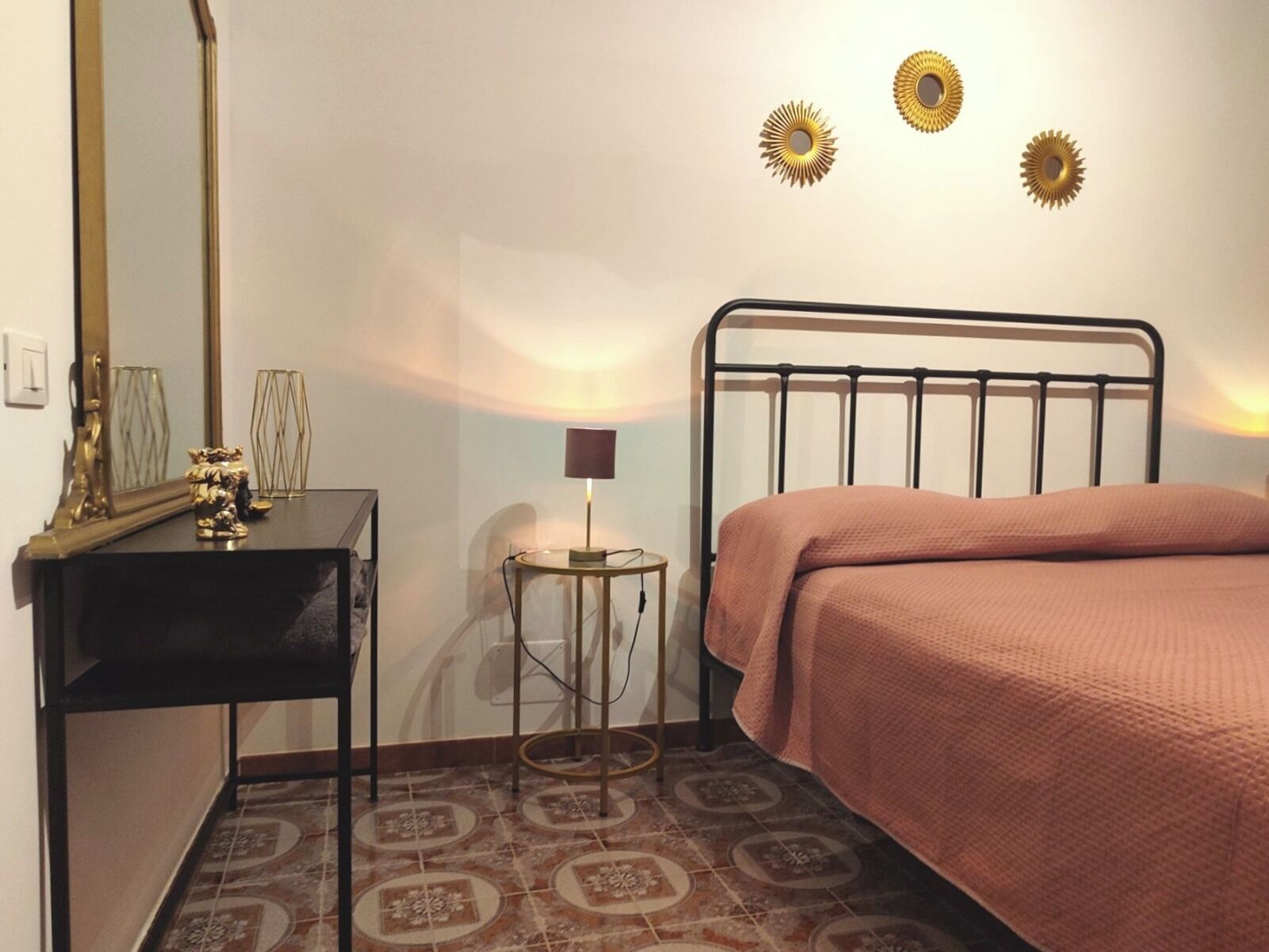 1 多间卧室、熨斗/熨衣板、WiFi、床单