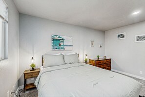 2 bedrooms, iron/ironing board, internet, bed sheets