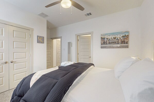 4 bedrooms, internet, bed sheets