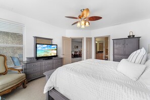 4 bedrooms, desk, free WiFi, bed sheets