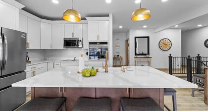 Newport II - 4 bdrm condo off Bagnell Dam Strip