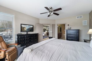 4 bedrooms, desk, free WiFi, bed sheets