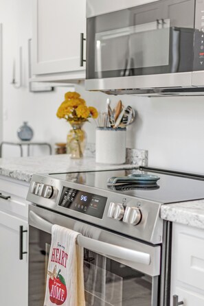 Refrigerador, microondas, horno, placa de cocina