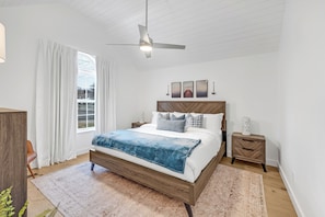 4 bedrooms, desk, iron/ironing board, travel crib