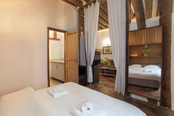 1 camera, ferro/asse da stiro, Wi-Fi, lenzuola