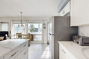 Fridge, microwave, oven, stovetop - Waterfront condo near beach w/ Intracoastal Waterway view, shared pool (Pompano Beach)