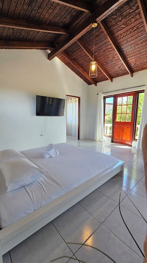 3 bedrooms, desk, iron/ironing board, WiFi