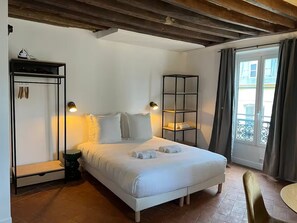 1 bedroom, iron/ironing board, WiFi, bed sheets - A Warm Nest at Odeon - 5 (Paris)