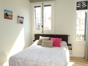 2 bedrooms, iron/ironing board, WiFi, bed sheets - Fancy Apartment Barcelona (Barcelona)