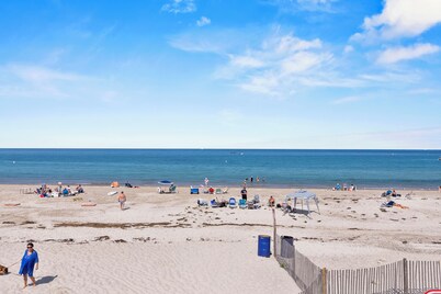 Ocean view spacious 5-bedroom Cape Cod style house with roof deck, AC, WiFi.