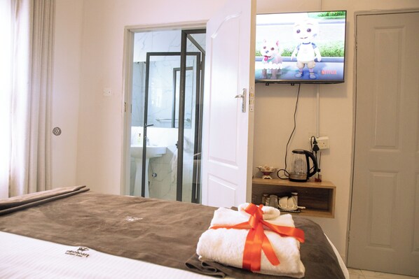 3 bedrooms, desk, iron/ironing board, travel crib - Spacious 4-Bed Self-Catering Apartment in Masvingo – Ideal for Families & Groups (Masvingo)