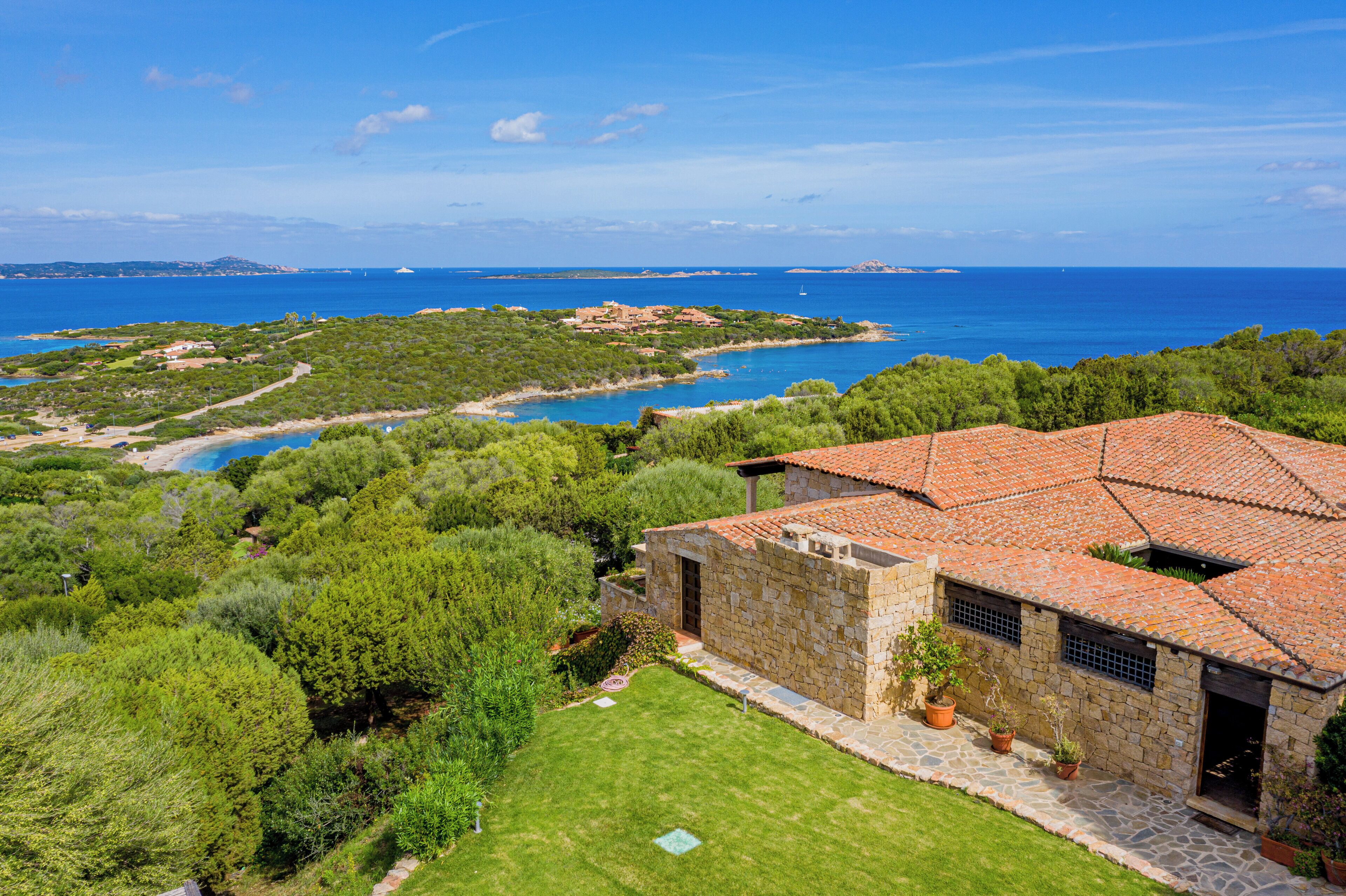 Villa – classic, delvis sjøutsikt | 7 soverom, strykejern/-brett og sengetøy