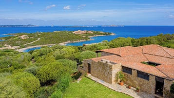 Classic Villa, Partial Sea View | 7 bedrooms, iron/ironing board, free WiFi, bed sheets