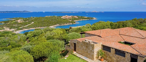 Classic Villa, Partial Sea View | 7 bedrooms, iron/ironing board, free WiFi, bed sheets