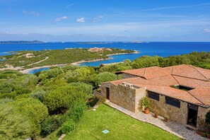 7 bedrooms, iron/ironing board, free WiFi, bed sheets - Villa Ippocampo by Wonderful Italy (Olbia)