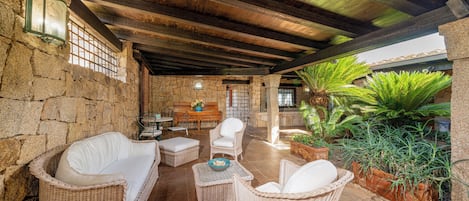 Classic Villa, Partial Sea View | Teres/patio