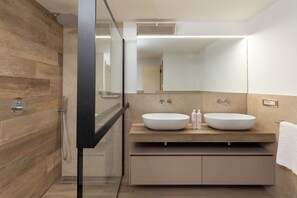Klassieke villa, gedeeltelijk uitzicht op zee | Badkamer | Een bidet