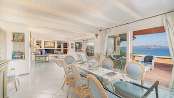 Classic Villa, Partial Sea View | Dining room