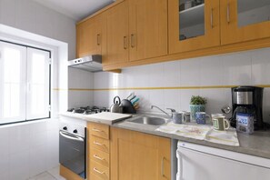 基本公寓, 2 間臥室, 非吸煙房 | 私人廚房 | 迷你雪櫃、微波爐、焗爐、爐具