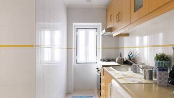 Basic Apartment, 2 Bedrooms, Non Smoking | Private kitchen | Mini-fridge, microwave, oven, stovetop