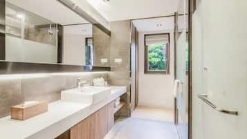 Luxury Twin Room, Resort View | Bathroom | Rainfall showerhead, free toiletries, hair dryer, bathrobes