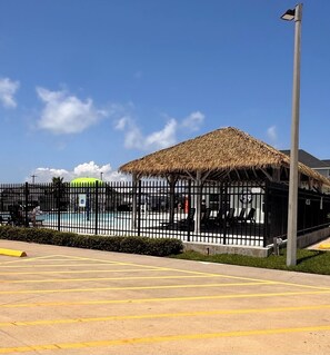 Sports court - Charming 2-bedroom cottage on the canal in Jamaica Beach. (Jamaica Beach)