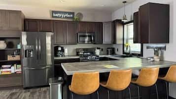 Fridge, stovetop, dishwasher, coffee/tea maker