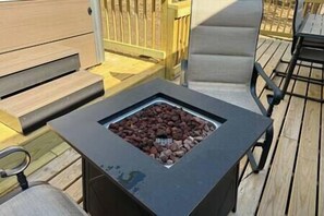 Terrace/patio - Mile-high Pines Lodge (South Lawrence)